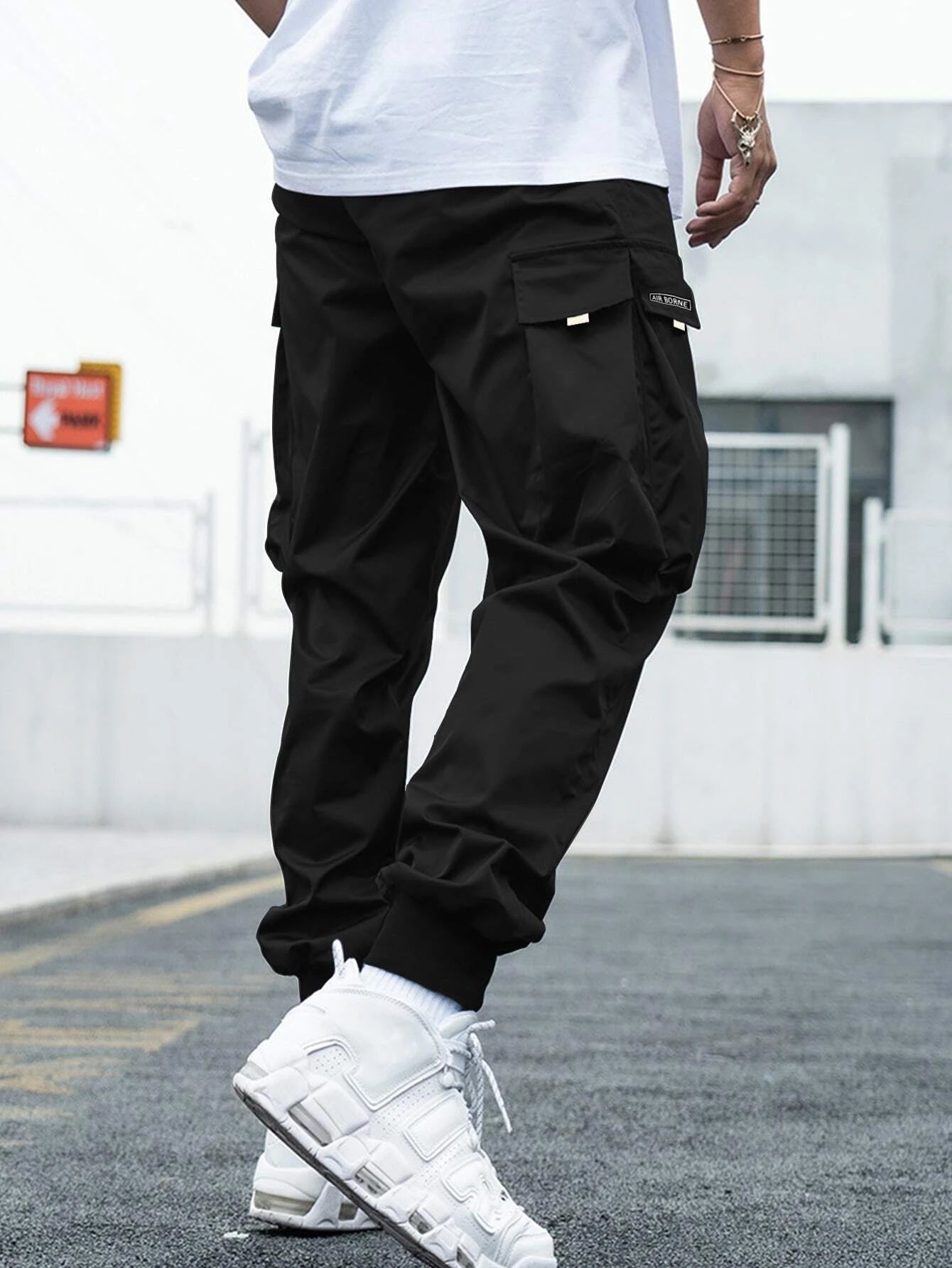 Manfinity EMRG Men Letter Graphic Flap Pocket Drawstring Waist Cargo Pants