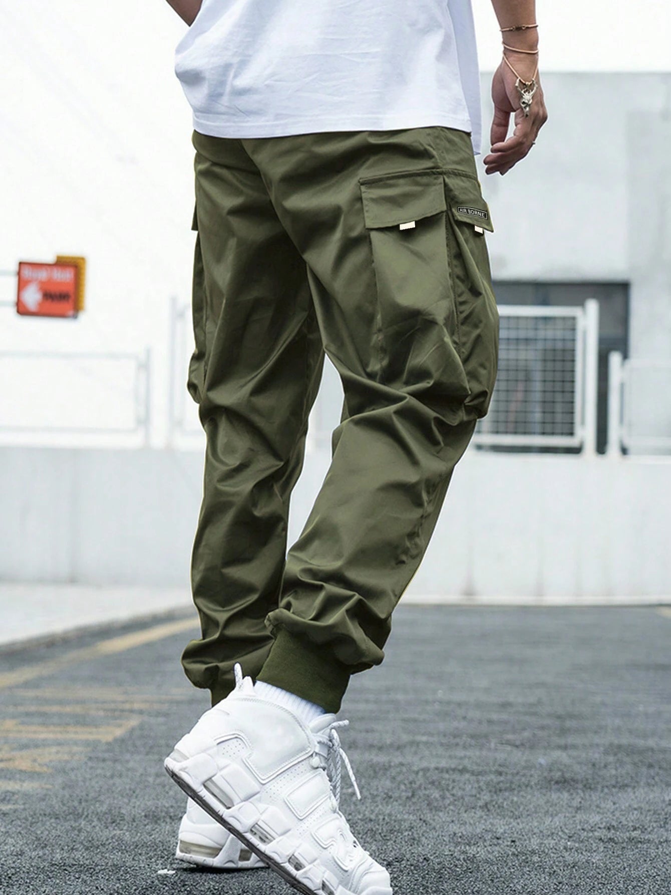 Manfinity EMRG Men Letter Graphic Flap Pocket Drawstring Waist Cargo Pants